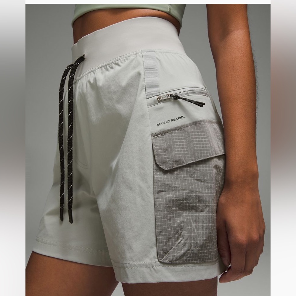 Lululemon Multi-Pocket Cargo HR Hiking Short 5”